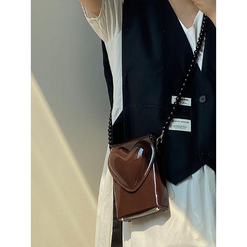 Niche Design Sense New Female Bag Spice Girl Style Patent Leather Three-Dimensional Love Crossbody Beads Mobile Phone Pack