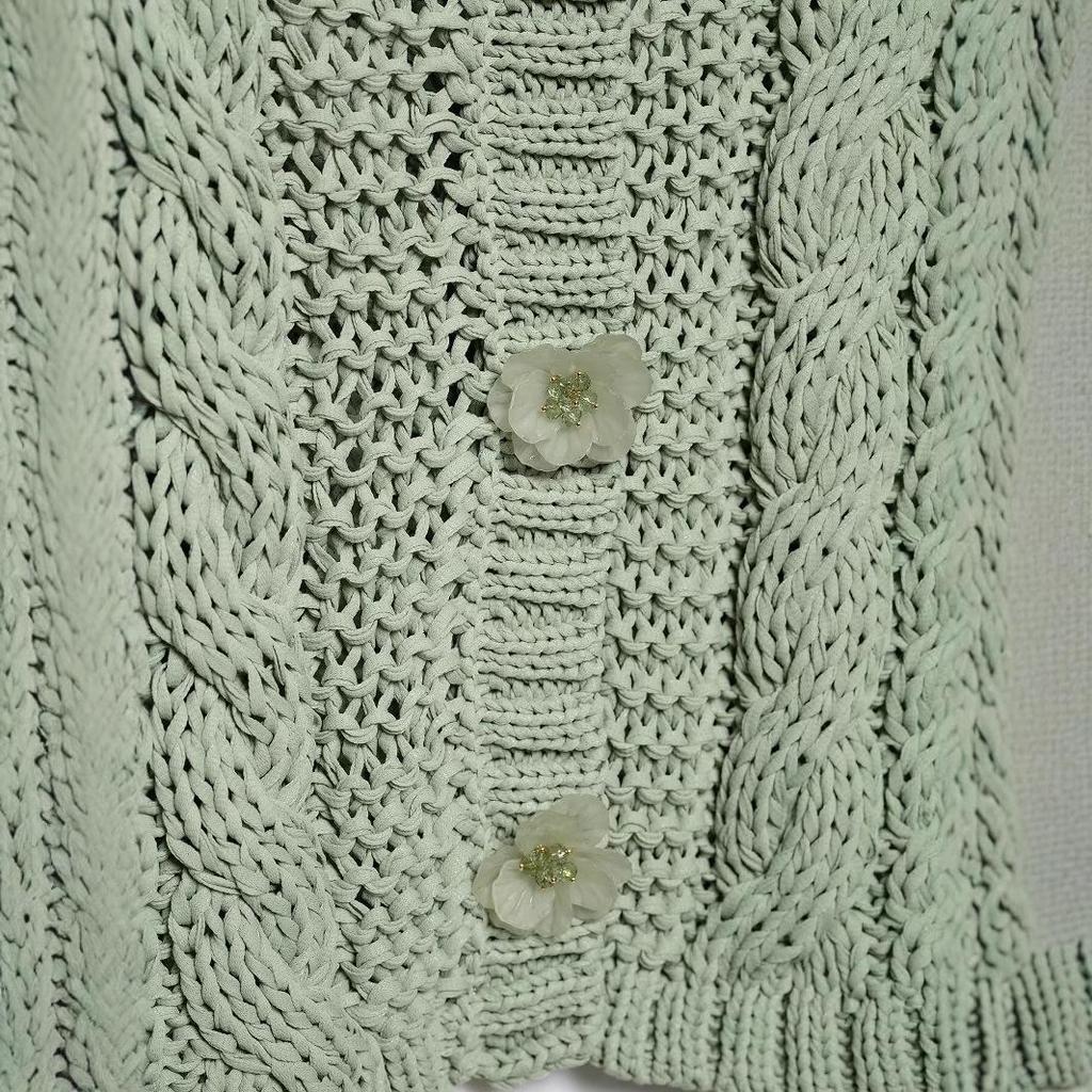 European & American Style Floral Button Women's Knit Cardigan - Soft & Cozy, Short Design for Early Spring 2025.