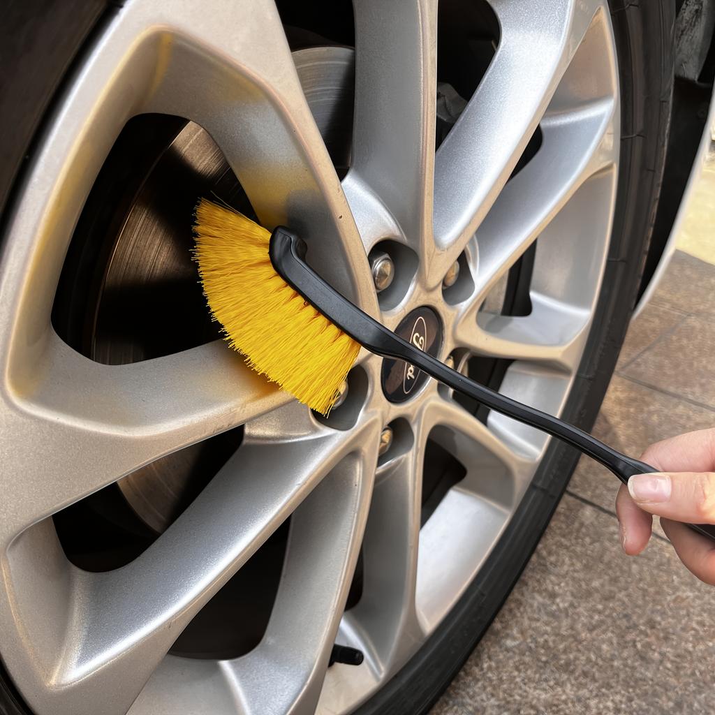 Durable Long-Handle Car Wheel Hub & Tire Cleaner Brush with Soft Bristles - Ergonomic Grip for SUVsle Design | Highquality Construction