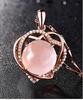 Japanese & Korean Fashion Pink Crystal Women's Clavicle Necklace with Rose Quartz Pendant.