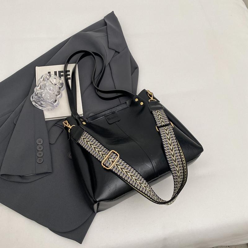 Dámská velkokapacitní kabelka přes rameno přes rameno