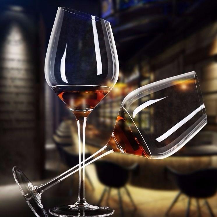 Calice da vino in cristallo stile europeo con accento in noce