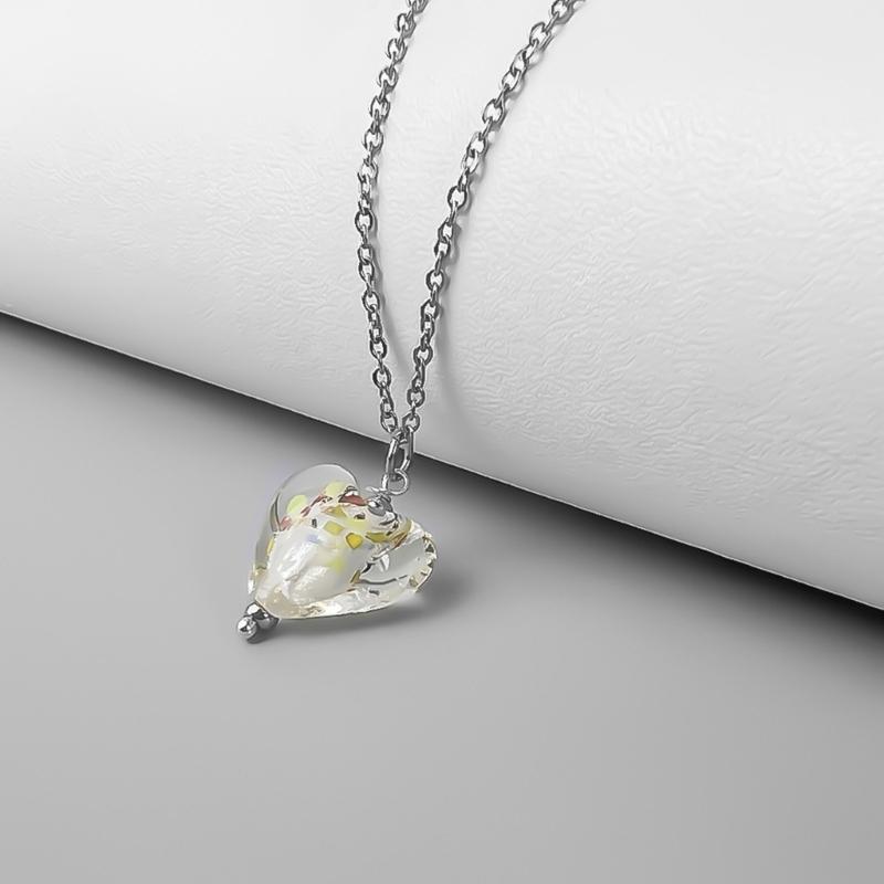 Heart Pendant Necklace Clavicle Chain Heart Neck Jewelry Glaze Pendant Necklace Suitable for Woman Girls Daily Wear