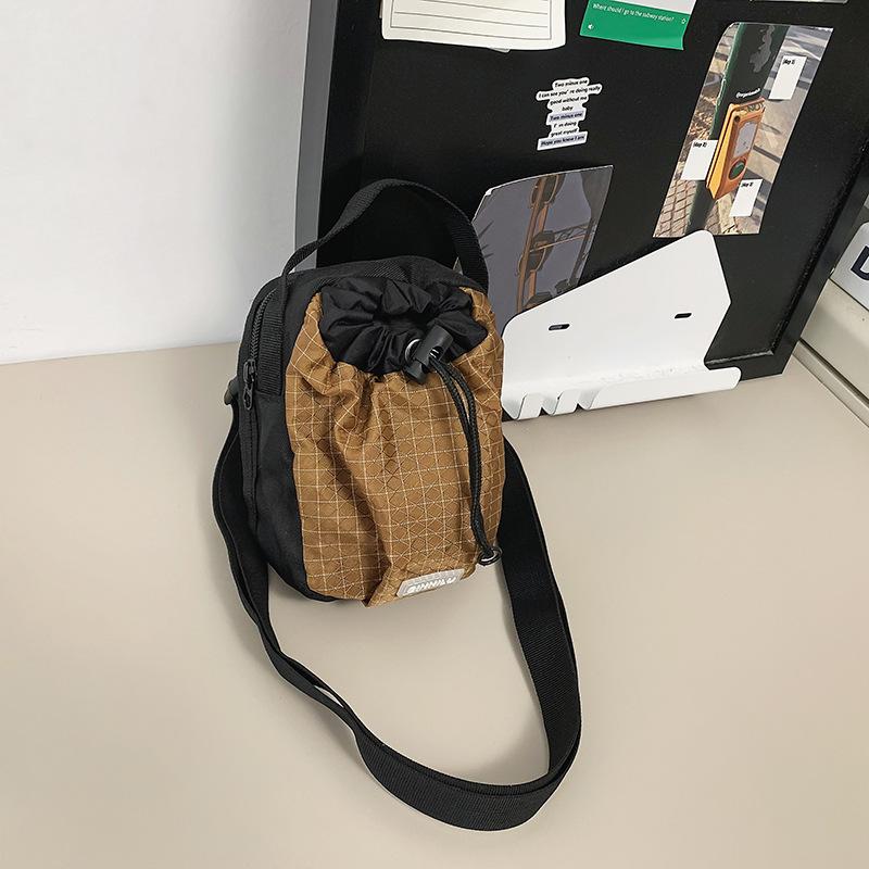 Simple and lightweight mobile phone bag men's fashion casual fashion sense fresh messenger bag personalized casual tooling wind shoulder bag