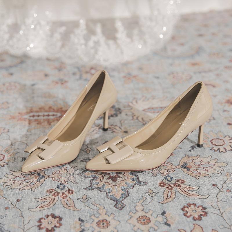 

Fashion patent leather light mouth stiletto single shoes women s 2025 new spring and summer daily commuting comfortable H buckle high heels 40 светло-серый