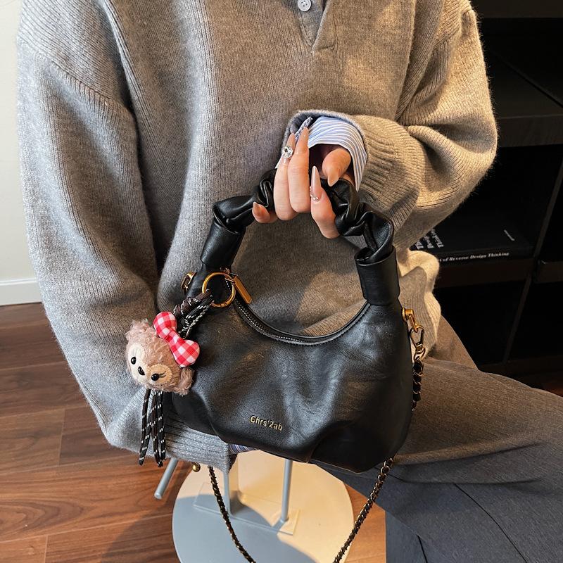 Korean Version of Fashionable Versatile Pleated Portable Commuter Cloud Bag Women's 2025 Autumn and Winter New Simple Messenger Dumpling Bag