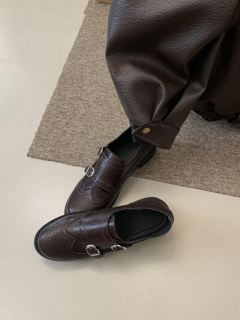 Retro brown carved loafers women's 2025 new autumn platform small leather shoes Doudou shoes British single shoes women's shoes