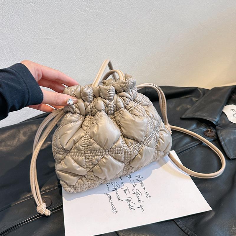 Fashion Korean Ins Pleated Cloud Tote Bag Women Solid Color Casual Simple Bubble Foo Bag Trend Soft Crossbody Bag Handbag