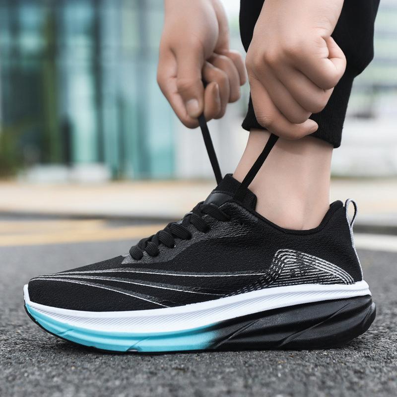 New fly-woven breathable running shoes, men's shoes spring and summer soft-soled casual shoes, men's platform shoes