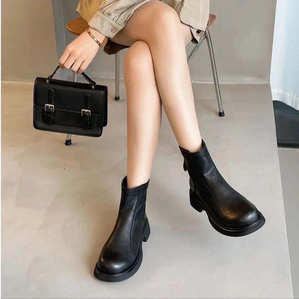 Leather short boots thick-soled round-headed retro Martin boots women's 2025 autumn and winter velvet new British foreign fashion women's boots