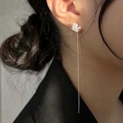 Daisy Earline Accesorios Hanfu para Mujer Viento Retro Cadena de Oreja Cuentas Mágicas Sensación Fría Su Flujo Óptico Pendientes de Flores Frescas Pequeñas