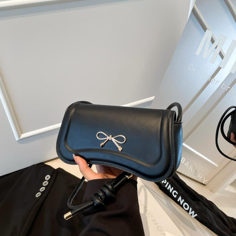 Niche underarm bag women's new fashion portable baguette bag high-end single shoulder messenger bag