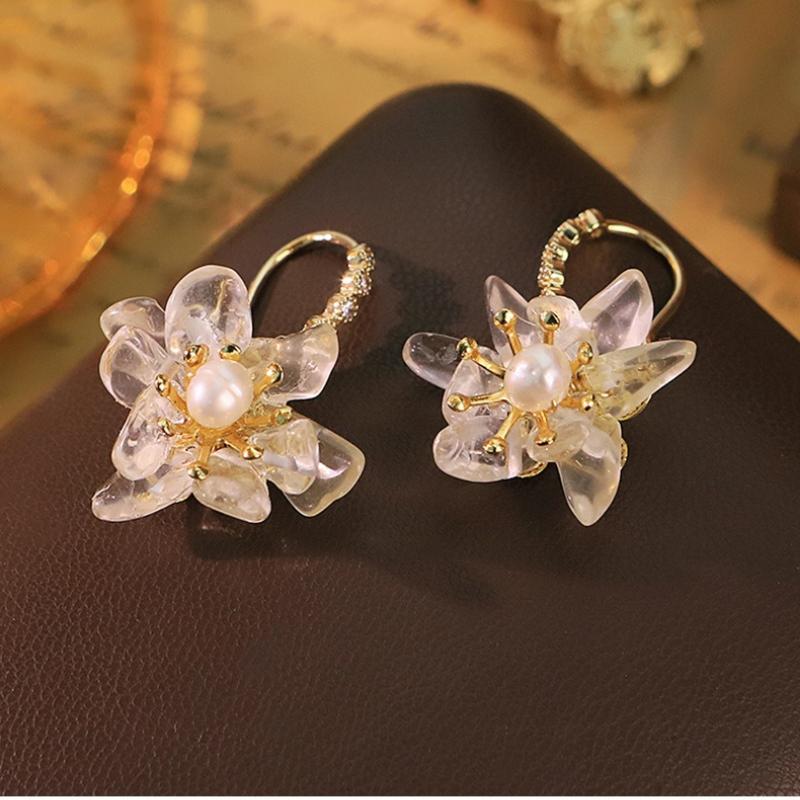 

Simple and Versatile Fashionable Earrings for Women with A Light Luxury and High-end Feel, Niche Temperament Earrings and Ear Accessories
