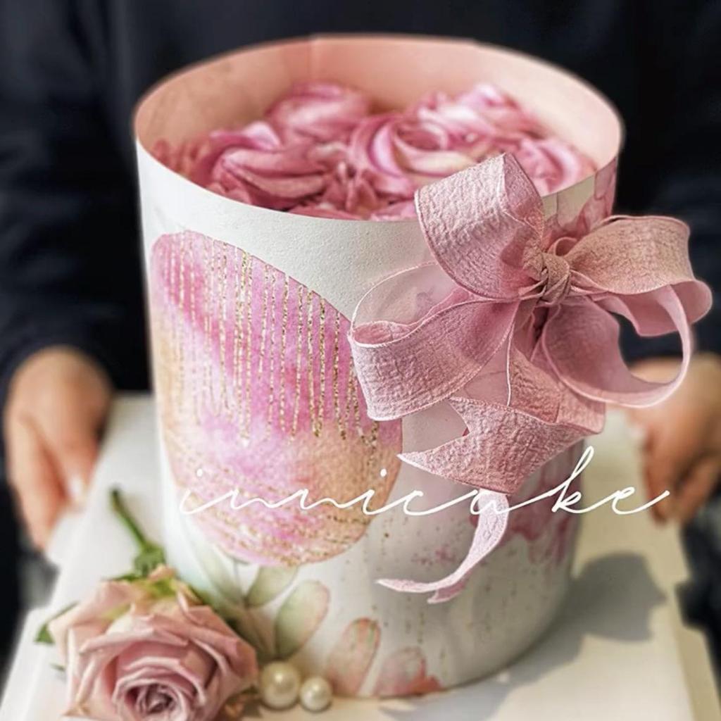 Mother's Day Floral Cake Decoration with Pearl Bow Retro Print Edging