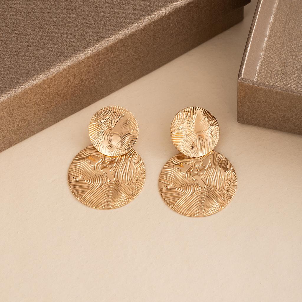 French High-End Round Metal Stud Earrings Personalized Retro Style Niche Earrings Design Light Luxury Design Earrings