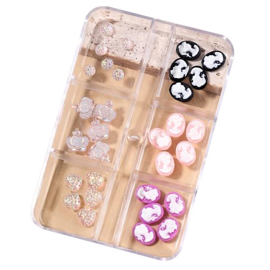 1 Caja Decoración de Uñas Color Vívido Exquisito Efecto Visual Brillante Forma Mixta Muestra Encanto Plástico