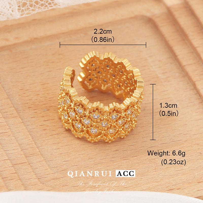 

Vintage court woven open zircon ring ring wide version hollow French light luxury