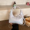 A Stylish and Fashionable Single-shoulder Crossbody Bag with A Luxurious Texture for Commuting To Work.