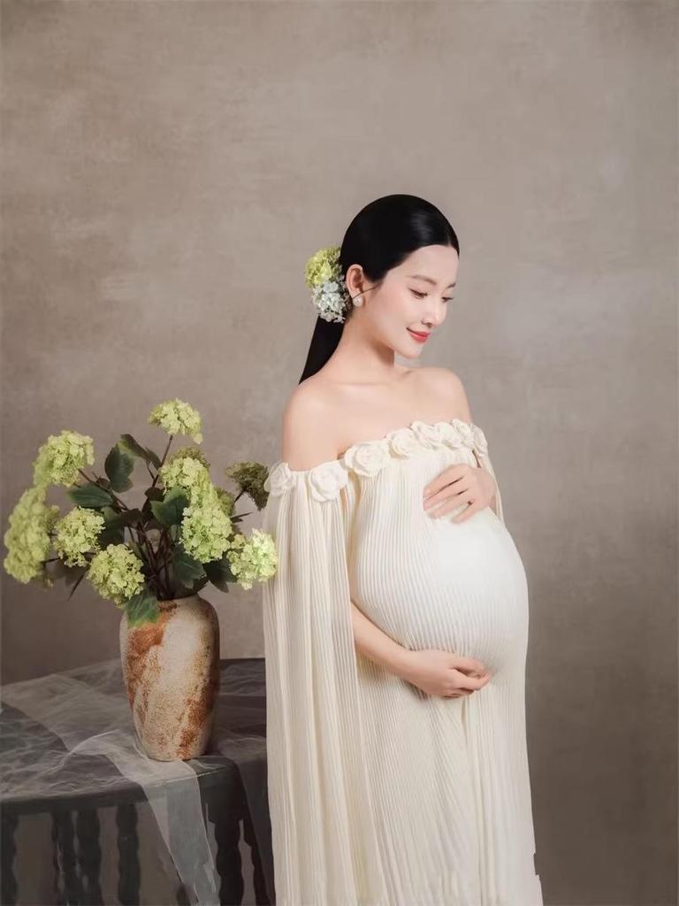 Maternity Studio Clothing: Elegant French-Inspired Style for Gentle, High-End Pregnancy Photography