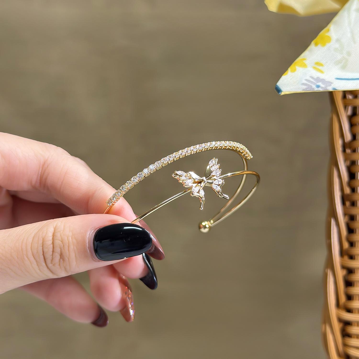 Korean Style Cubic Zirconia Butterfly Bangle - Retro, High-End Design, Versatile and Elegant Bracelet.