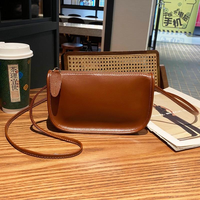 

Women s Bag Live All-matching Genuine Leather Retro Cowhide Saddle Fashionable One-shoulder Pillow 7121