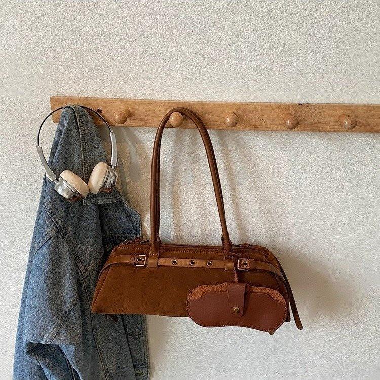Bolsa de Ombro Baguette Feminina Versátil em Camurça Retrô 2025