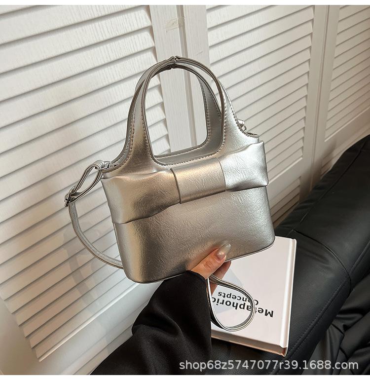 Silver High-end Foreign-style Bag Female Douyin Live Broadcast Explosion Personality Design Hand Bag Commuting Shoulder Messenger Bag