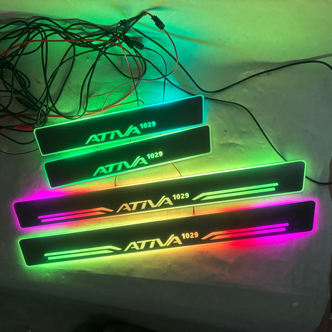 

Светодиодные динамические накладки на пороги Perodua Ativa - Красочный комплект приветственных накладок на педали (4 шт.) Perodua Ativa