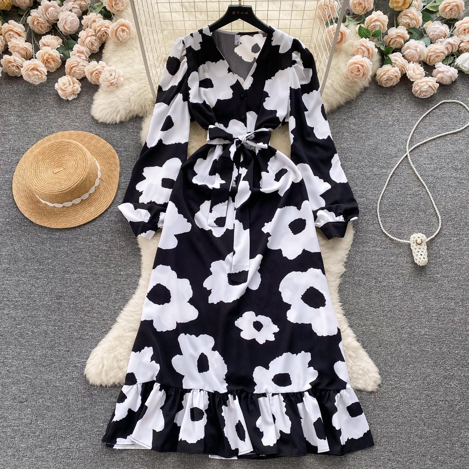 Модное женское платье с цветочным принтом — фото 4