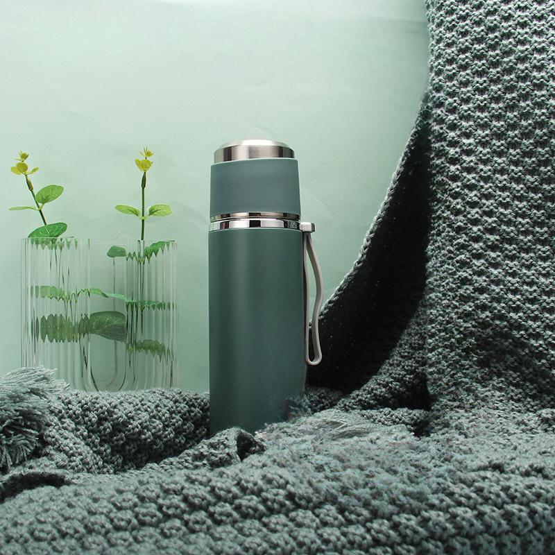 

304L Stainless Steel Large Capacity Vacuum Insulation Sports Kettle Outdoor Portable Bullet Bottle with Rope 460