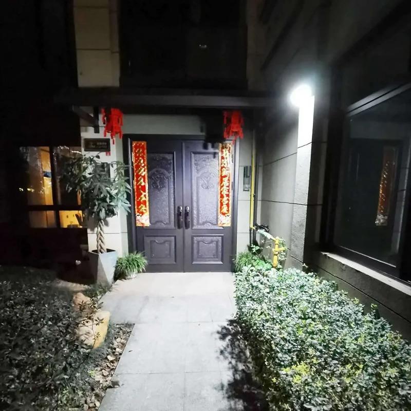 2000LM Solar Street Light IP65 Waterproof Remote Control PIR Motion Sensor Solar Lamps 3 Modes Outdoor Garden Yard Wall Light