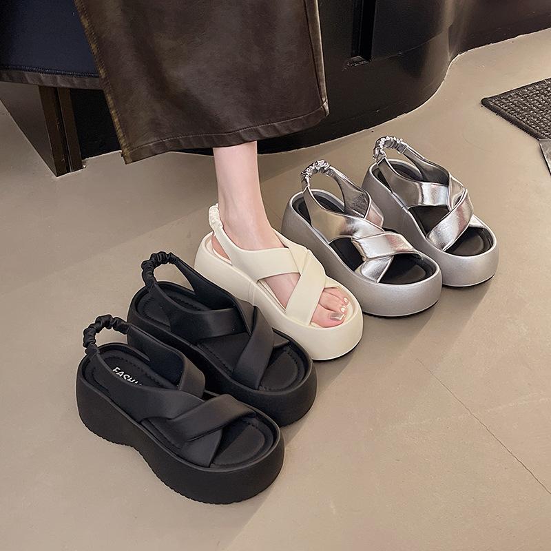 Casual sandals 2025 summer new versatile soft-soled beach shoes lightweight with skirts not tired feet Roman sandals women