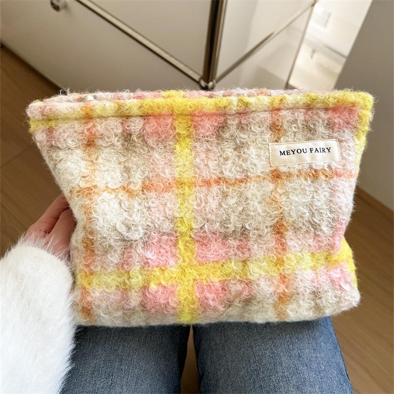 Ladies Fashion Large Capacity Makeup Bag For Women Thickened Winter Cosmetic Organizer Toiletry Pouch Cute Casual Hand Carry Bag