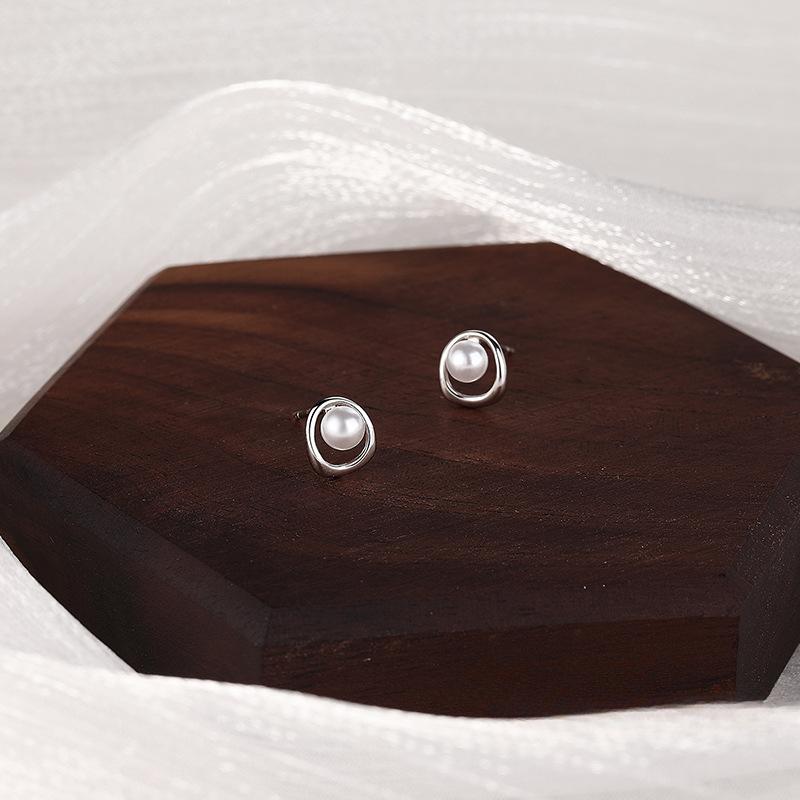 Simple Ring Pearl Women's French High-end Elegant Temperament Versatile Earrings