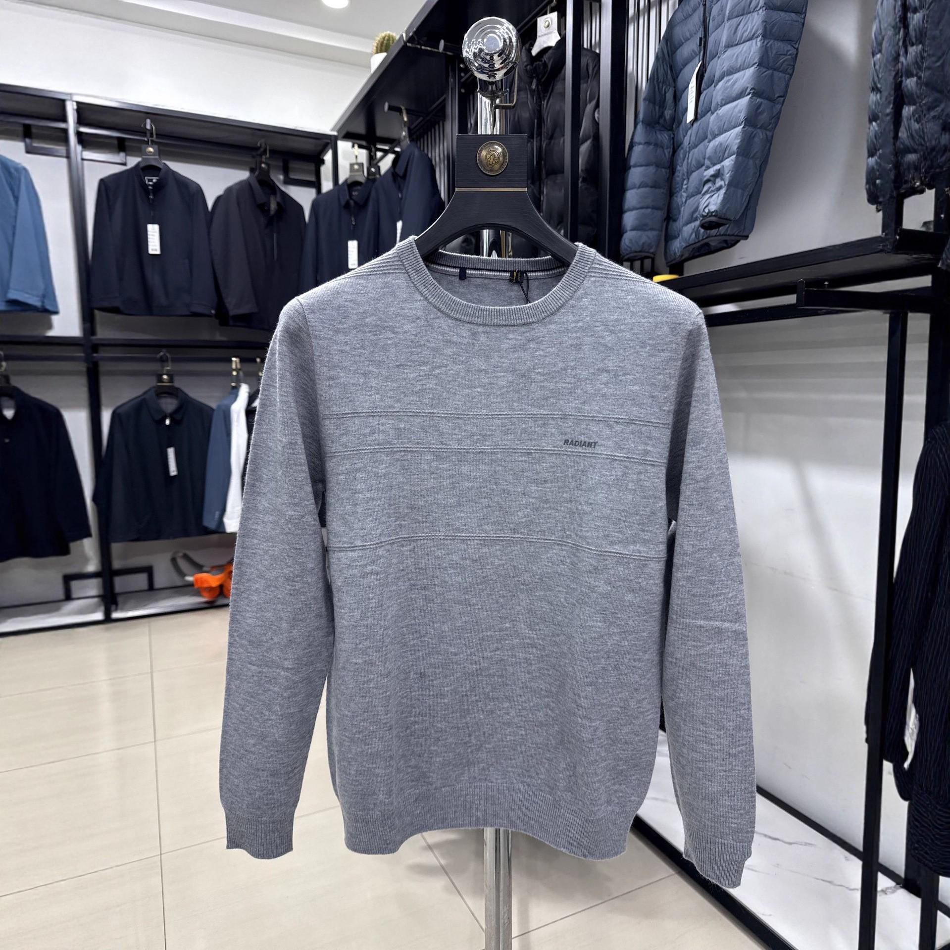 

H Family Men s Autumn Seamless Knit Sweater: Slim Fit, Skin-Friendly, Warm, Round Neck. 170 (115-130 jin) світло-сірий колір