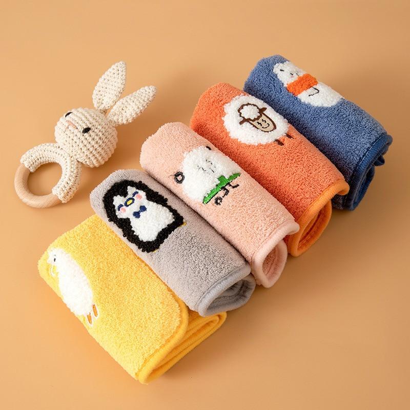 1Pc 25x25cm Coral Fleece Children's Soft Embroidered Face Towel Baby Small Square Drool Hanging Super Absorbent