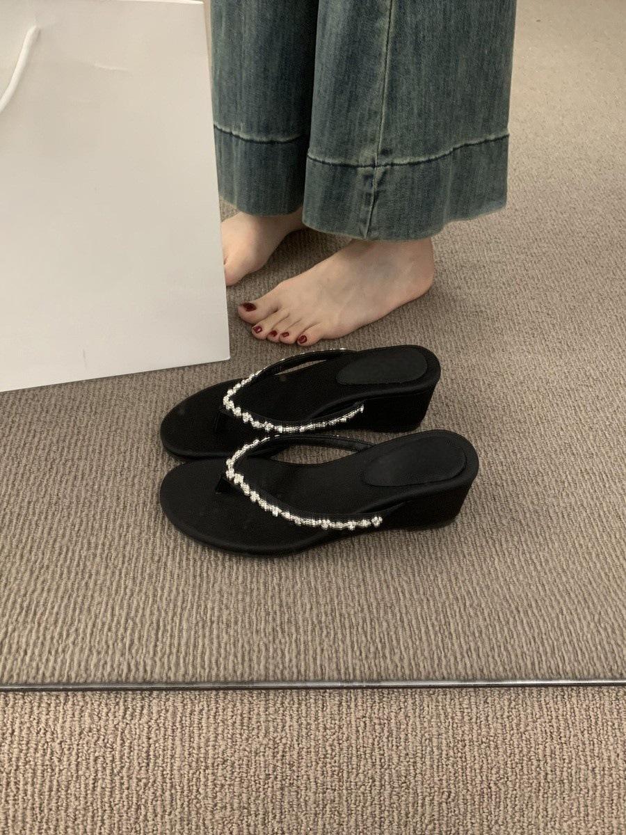 

French beautiful rhinestone pinch red flip-flops 2025 new temperament wedge heel toe cool slippers women s summer wear 39