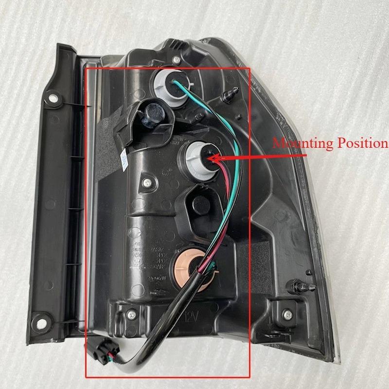 MB003573 Neues Automobilteil Rücklicht Hintere Bremsleuchte Kabelbaumstecker Rückfahrlichter Lampenhalter für Mitsubishi Pajero V93 V97