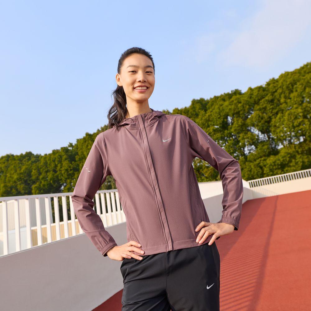 Nike Swoosh FW25 Swift Running Coat Women s S