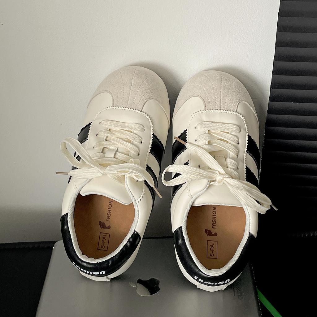 White retro versatile light flat-bottomed German training shoes women's new summer skirt soft-soled casual board shoes