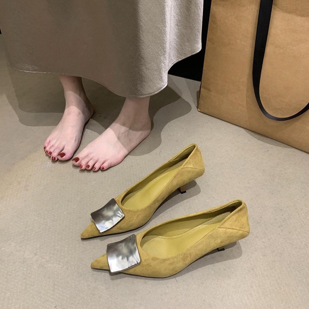 Cienki obcas zamszowe szpiczasty nosek płytki dekolt buty na jeden sezon damskie metalowa klamra obcas kotek buty wieczorowe