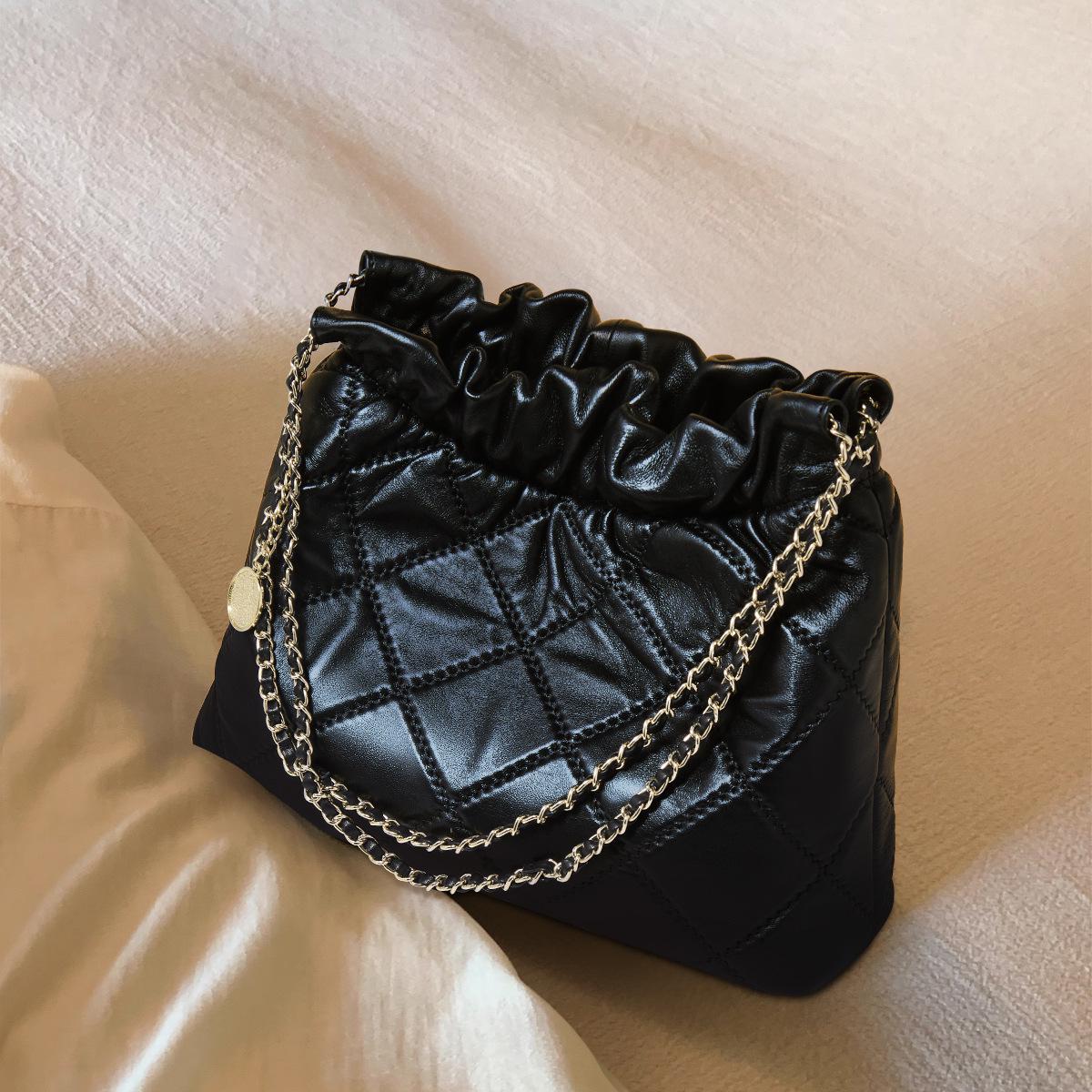 

2024 Летняя женская сумка через плечо из овчины с цепочкой большой вместимости чёрный