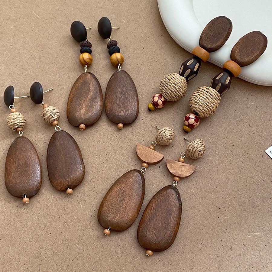 Silver Needle Retro Oval Wooden Stud Earrings: Elegant Ethnic Style with a Luxurious Feel for Women