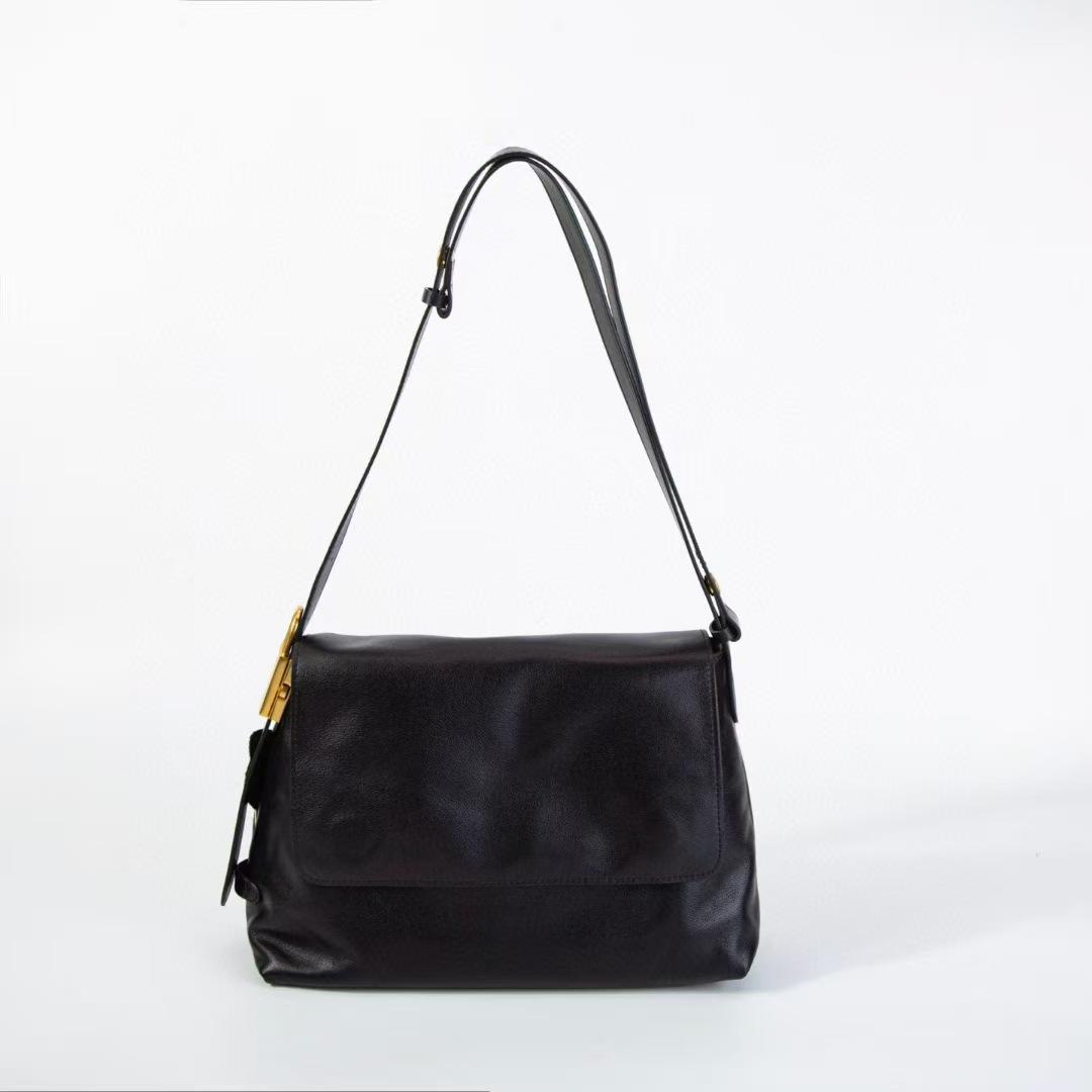 

Explosive Cowhide Retro Classic Envelope Bag Time-limited Lock Head Single Leather Handle Bottom Bag Unisex Travel Flat Replacement 29x11x20cm чёрный