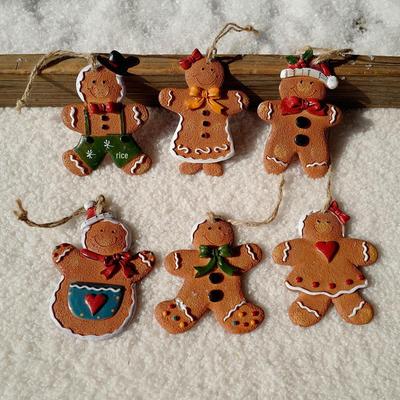 Qingmeng Hand-painted Resin Gingerbread Man Christmas Tree Ornaments