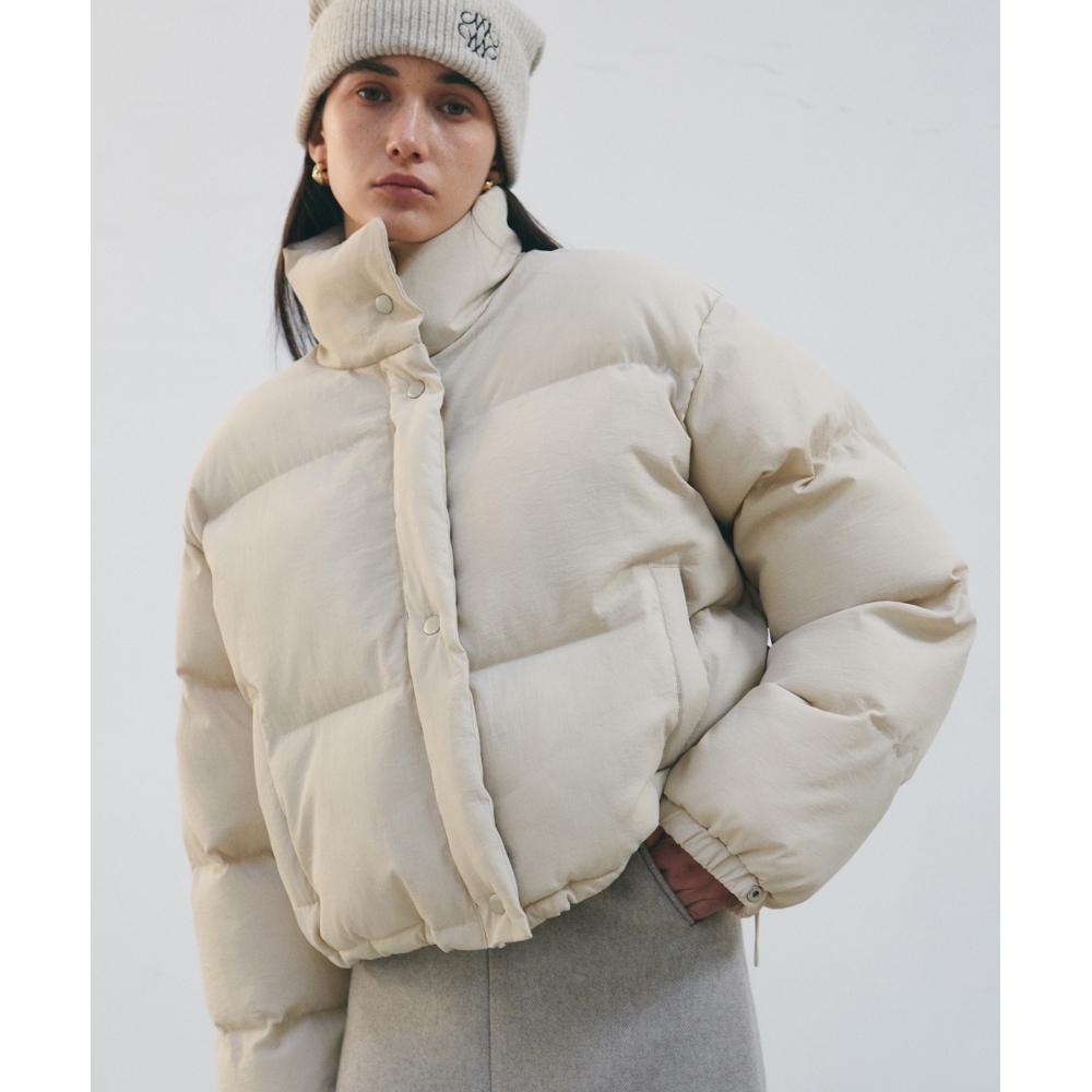 

NICKNICOLE HIGHNECK PUFFER SHORT PADDINGCREAM BEIGE