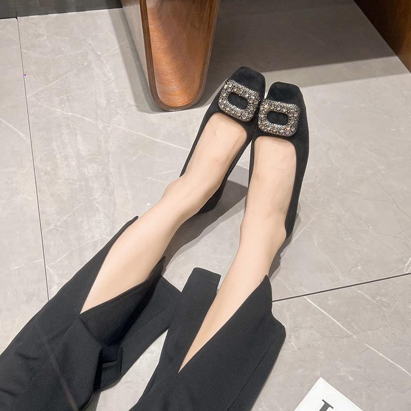 

2025 spring and summer new square head thick low-heeled shoes women s rhinestone square buckle single shoes temperament French suede large size single 34 чёрный