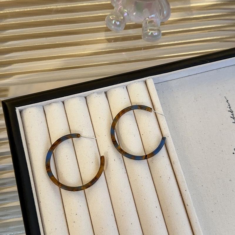 Amber Leopard Print Hoop Earrings for Women, Autumn/Winter 2026 Retro Hong Kong Style, High-End Large Hoops