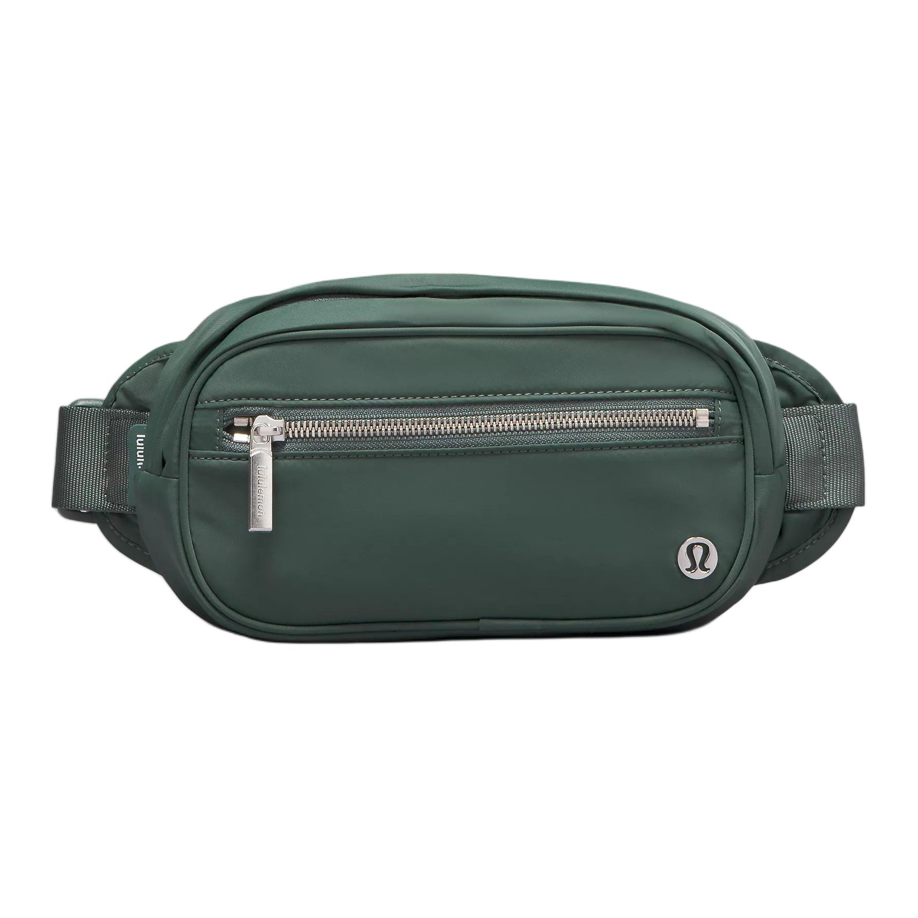 

Lululemon 1.8L Wunderlust Zipper Adjustable Shoulder Strap Recycled Polyester Recycled Nylon Chest Bag Unisex Chest Bag Dark-Forest LU9AXES-29824 Dark Forest