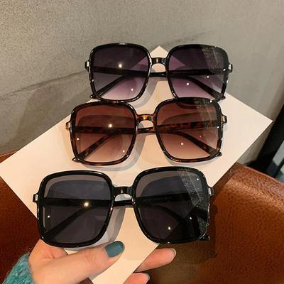 Lunettes de soleil carrées vintage pour femmes, lunettes de soleil de luxe de créateur, lunettes classiques pour dames UV400, monture large miroir